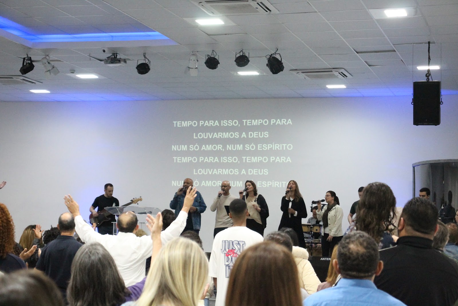 Fotografia 16 do álbum Culto Dominical